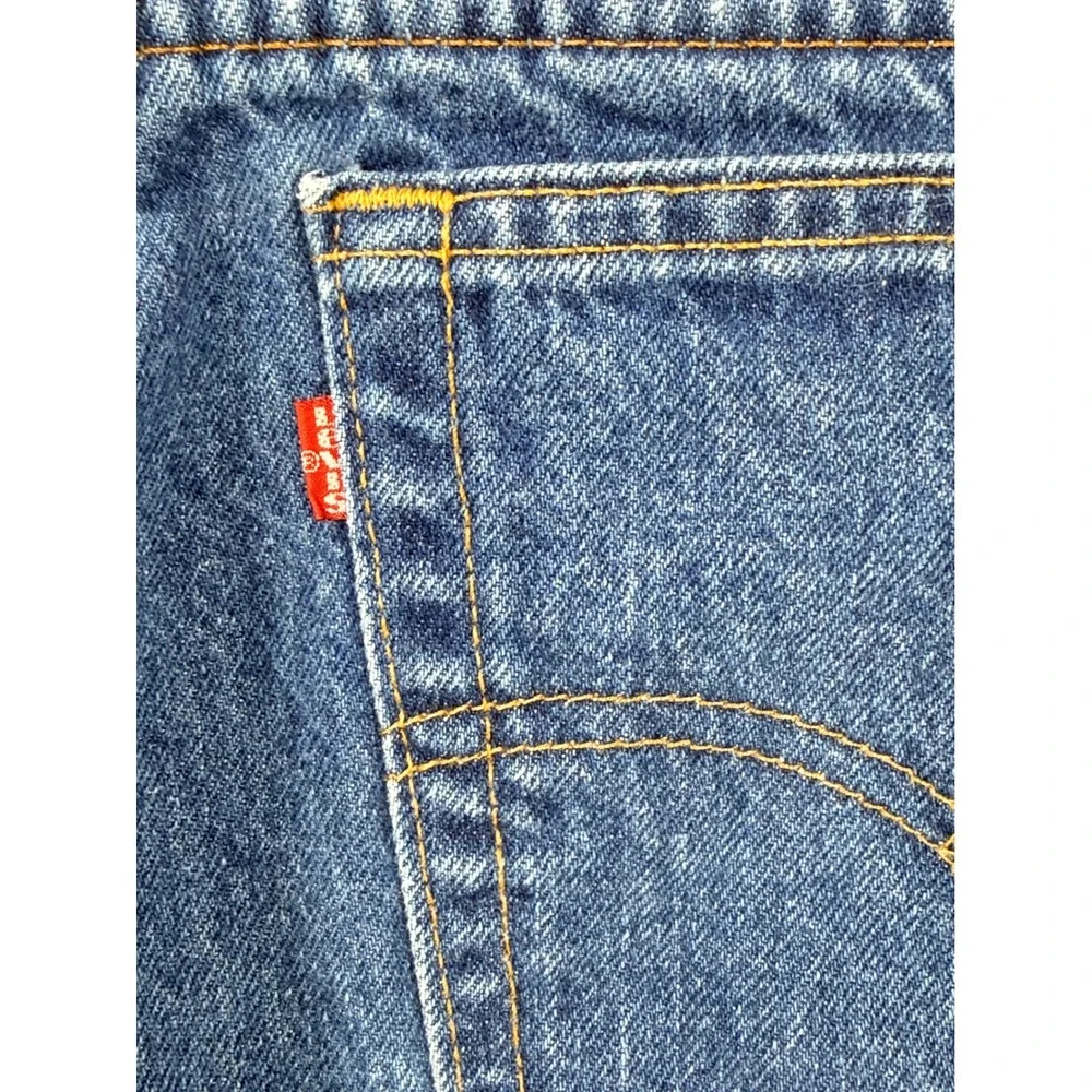 Levis pocket are